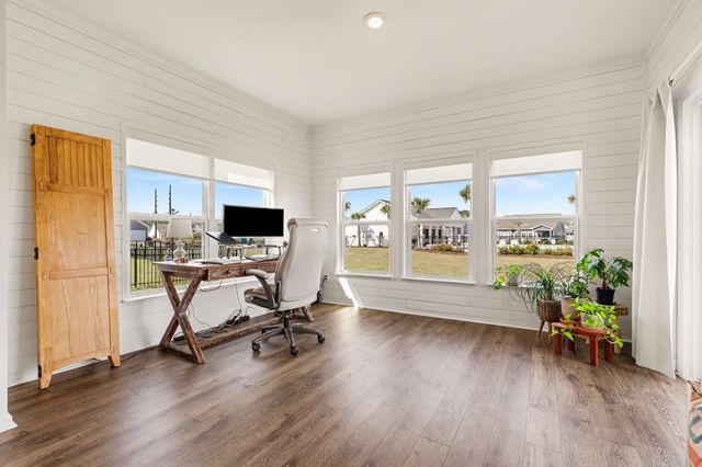 811 Spindel Dr., Myrtle Beach, SC 29588