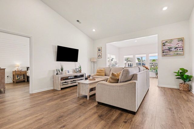 811 Spindel Dr., Myrtle Beach, SC 29588