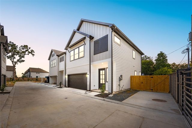 243 Rebecca Street F, Houston, TX 77022