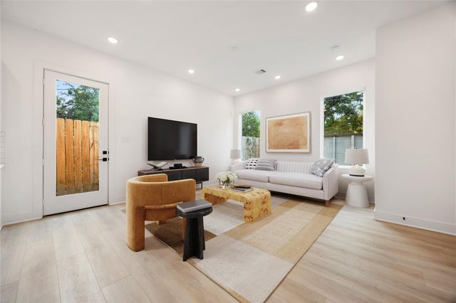 243 Rebecca Street F, Houston, TX 77022