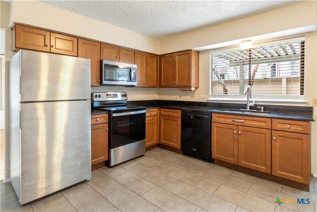 915 Silver Quail Lane, Austin, TX 78758