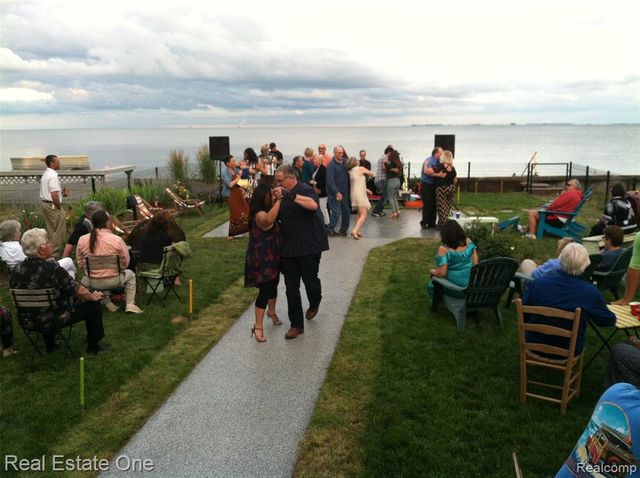 4583 Allen Cove Road, Luna Pier, MI 48157