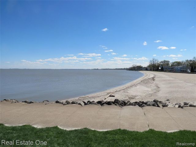 4583 Allen Cove Road, Luna Pier, MI 48157