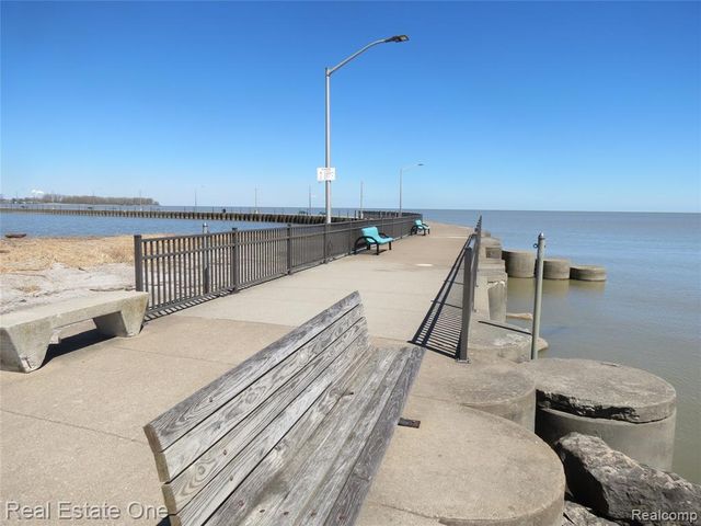 4583 Allen Cove Road, Luna Pier, MI 48157