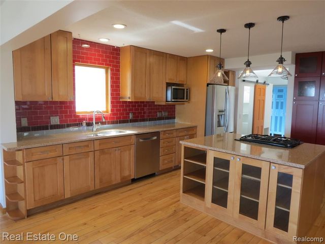 4583 Allen Cove Road, Luna Pier, MI 48157