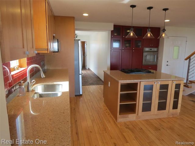 4583 Allen Cove Road, Luna Pier, MI 48157