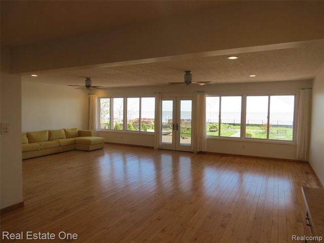 4583 Allen Cove Road, Luna Pier, MI 48157