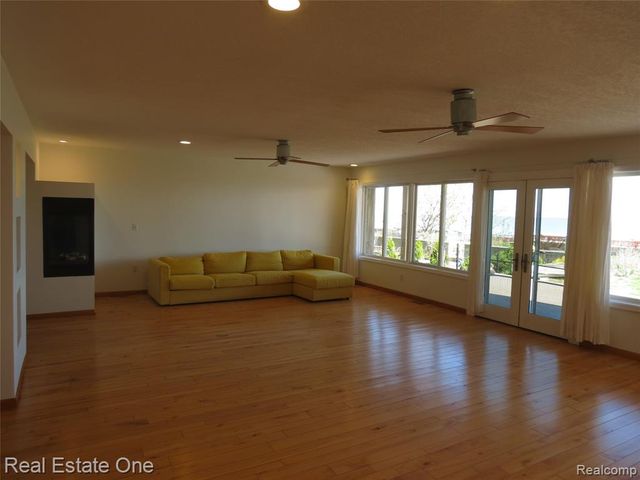 4583 Allen Cove Road, Luna Pier, MI 48157