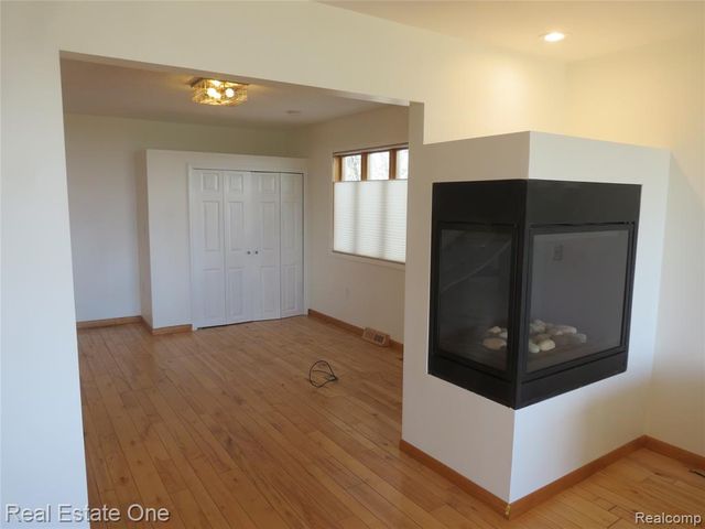 4583 Allen Cove Road, Luna Pier, MI 48157