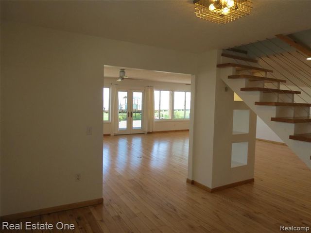4583 Allen Cove Road, Luna Pier, MI 48157