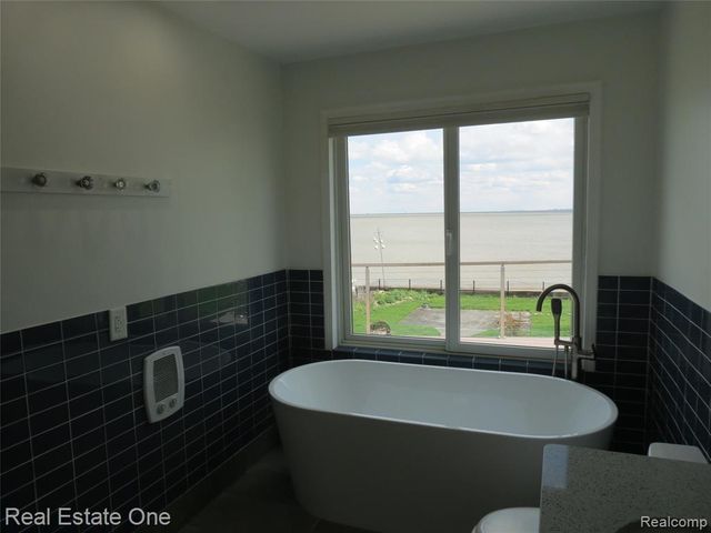 4583 Allen Cove Road, Luna Pier, MI 48157
