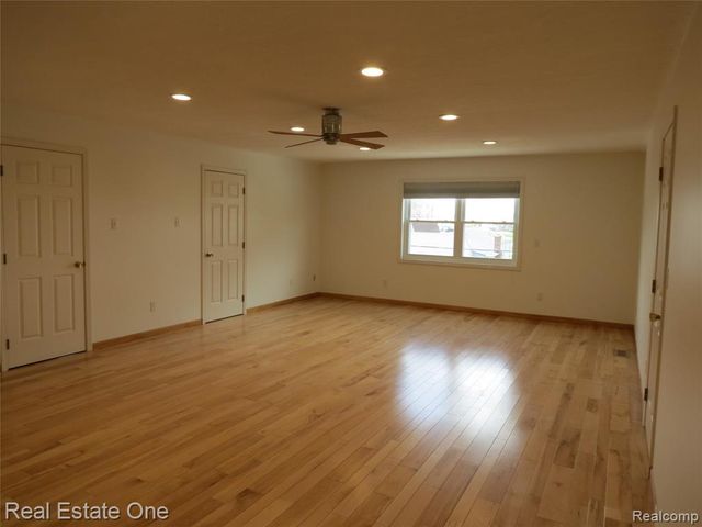 4583 Allen Cove Road, Luna Pier, MI 48157