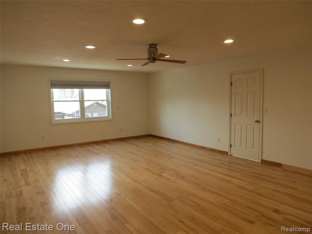 4583 Allen Cove Road, Luna Pier, MI 48157