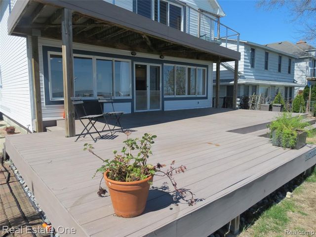 4583 Allen Cove Road, Luna Pier, MI 48157