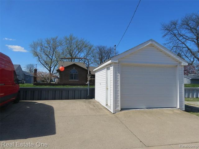 4583 Allen Cove Road, Luna Pier, MI 48157