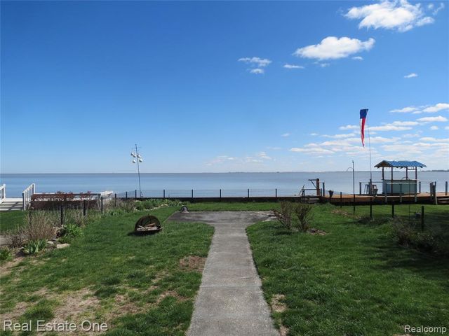 4583 Allen Cove Road, Luna Pier, MI 48157