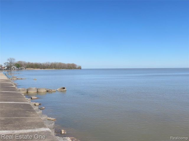 4583 Allen Cove Road, Luna Pier, MI 48157