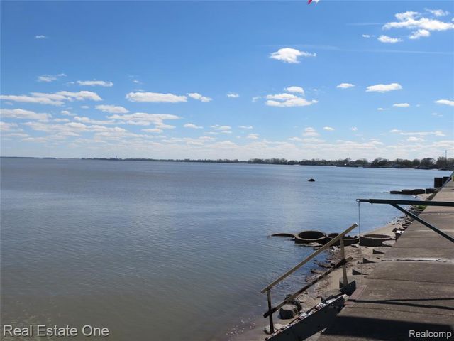4583 Allen Cove Road, Luna Pier, MI 48157