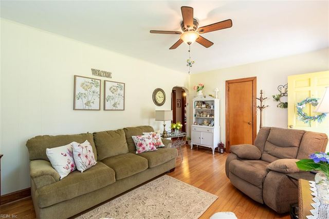 2312 Ferndale RD, Chesapeake, VA 23323
