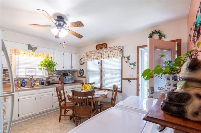 2312 Ferndale RD, Chesapeake, VA 23323