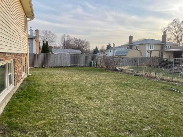 852 Tonne Road, Elk Grove Village, IL 60007