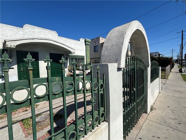 535 West 54th Street, Los Angeles, CA 90037