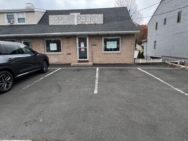 2586 Whitney Avenue, Hamden, CT 06518