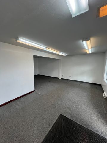 2586 Whitney Avenue, Hamden, CT 06518