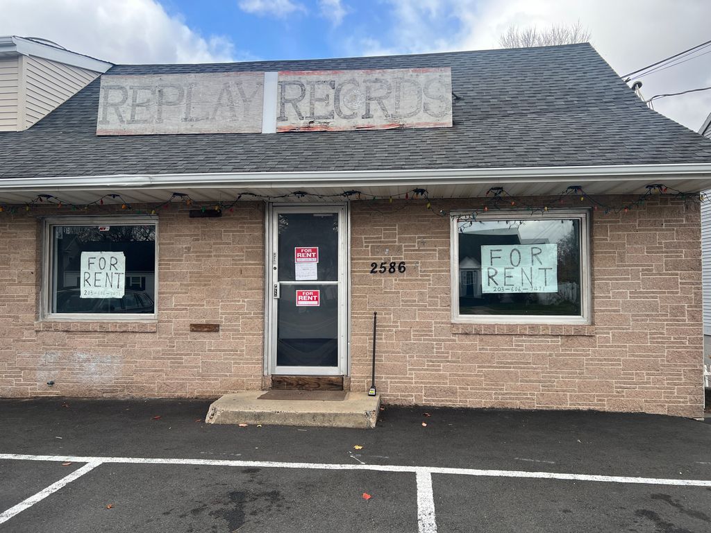 2586 Whitney Avenue, Hamden, CT 06518