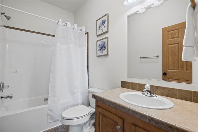 11509 238th Street, Lawrence, KS 66044