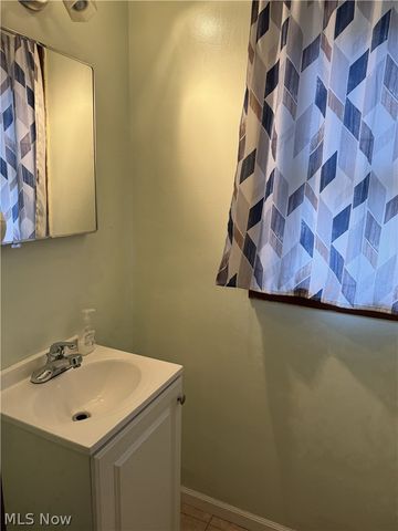 23478 Hillcroft Drive, Warrensville Heights, OH 44128