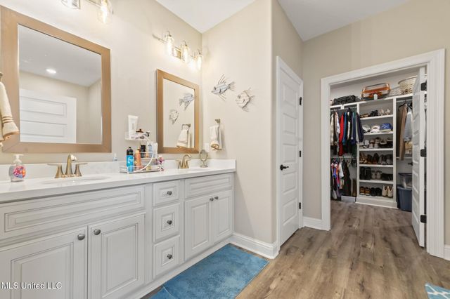 114 Everly Circle, Ocean Springs, MS 39564