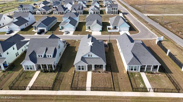 114 Everly Circle, Ocean Springs, MS 39564