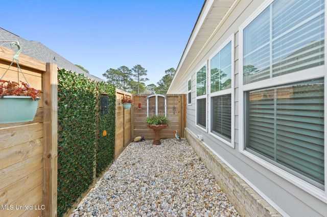 114 Everly Circle, Ocean Springs, MS 39564