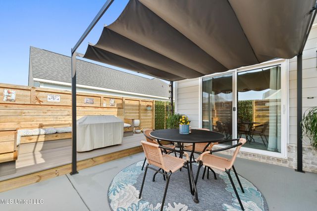 114 Everly Circle, Ocean Springs, MS 39564