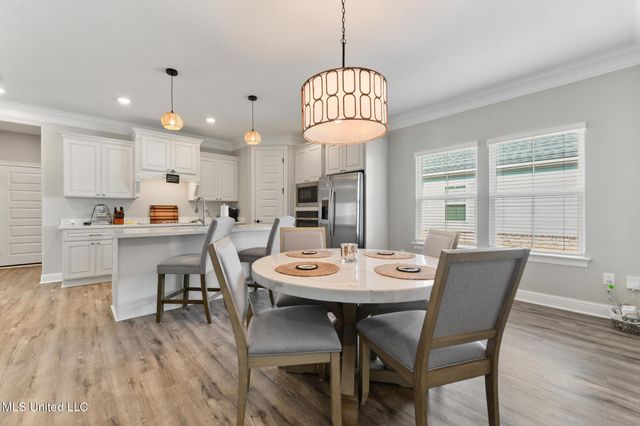 114 Everly Circle, Ocean Springs, MS 39564