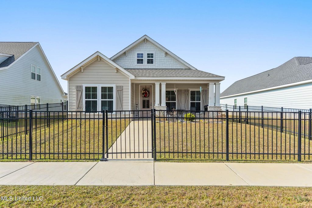 114 Everly Circle, Ocean Springs, MS 39564
