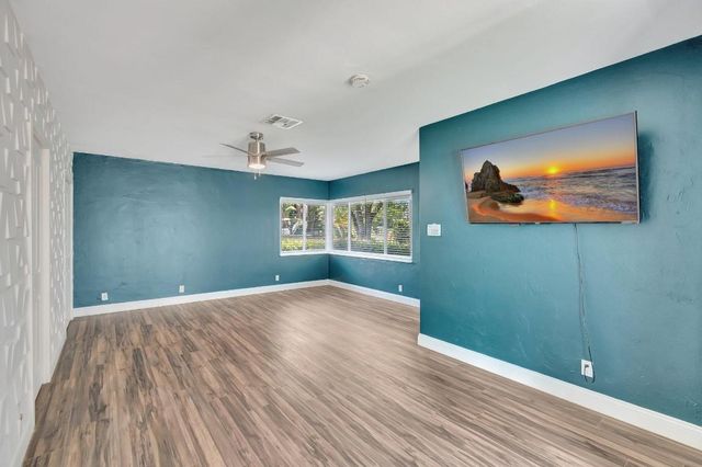 1220 N Swinton Avenue, Delray Beach, FL 33444