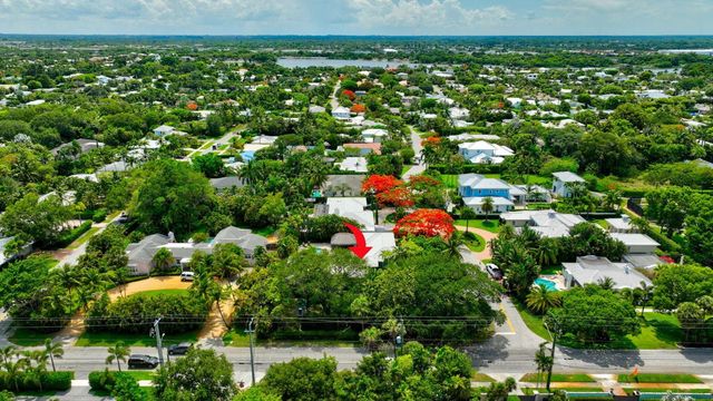 1220 N Swinton Avenue, Delray Beach, FL 33444