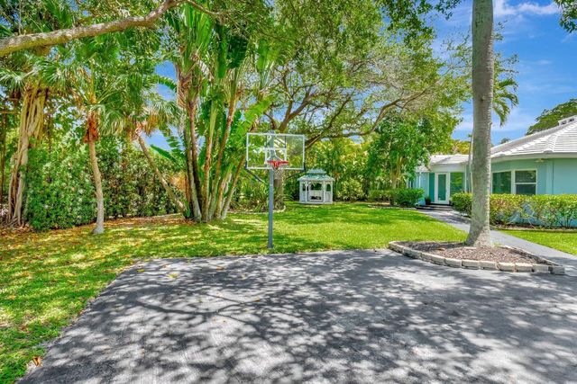 1220 N Swinton Avenue, Delray Beach, FL 33444