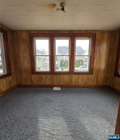 33 Harcourt Avenue, Bergenfield, NJ 07621