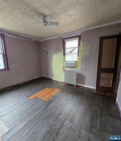 33 Harcourt Avenue, Bergenfield, NJ 07621