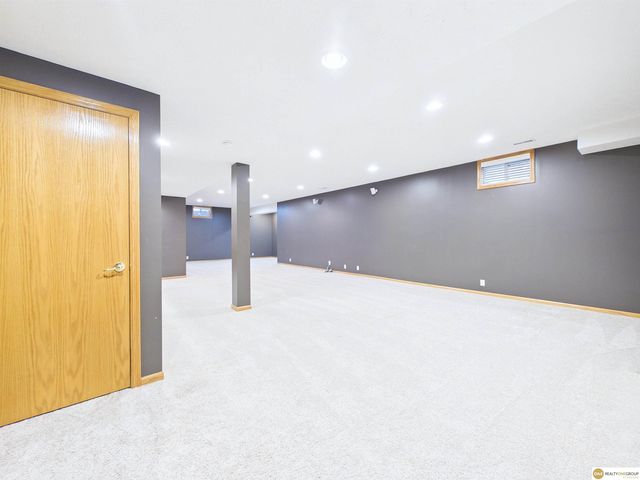 16910 Seward Street, Omaha, NE 68118