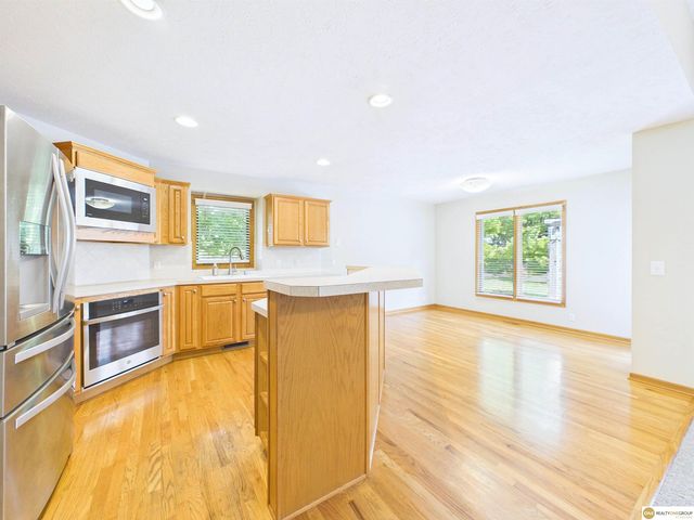 16910 Seward Street, Omaha, NE 68118