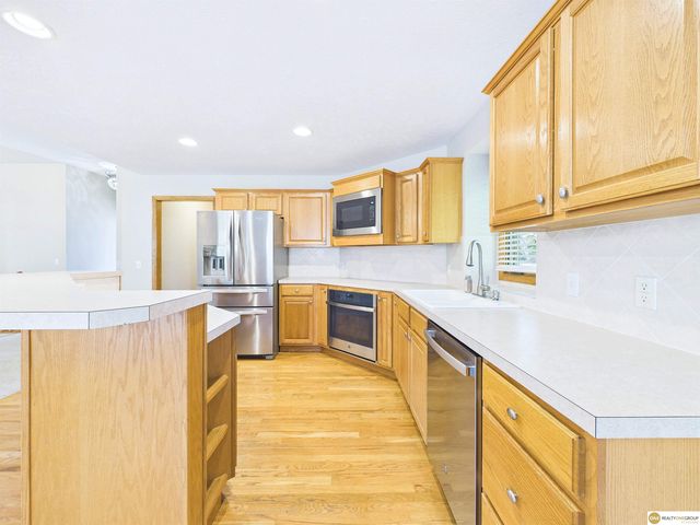 16910 Seward Street, Omaha, NE 68118