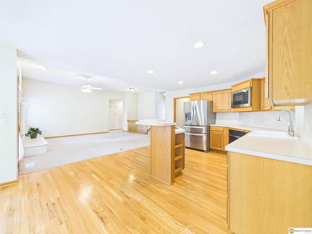 16910 Seward Street, Omaha, NE 68118