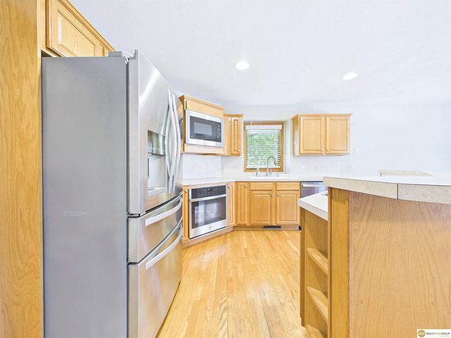 16910 Seward Street, Omaha, NE 68118