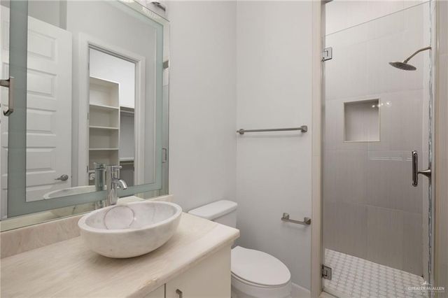 2105 S 6th Street, Mcallen, TX 78501