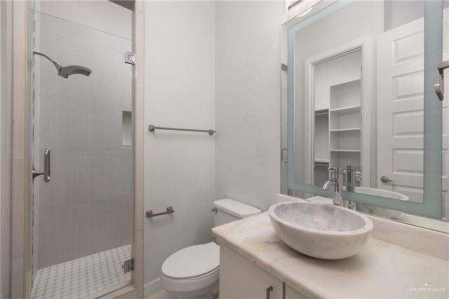 2105 S 6th Street, Mcallen, TX 78501