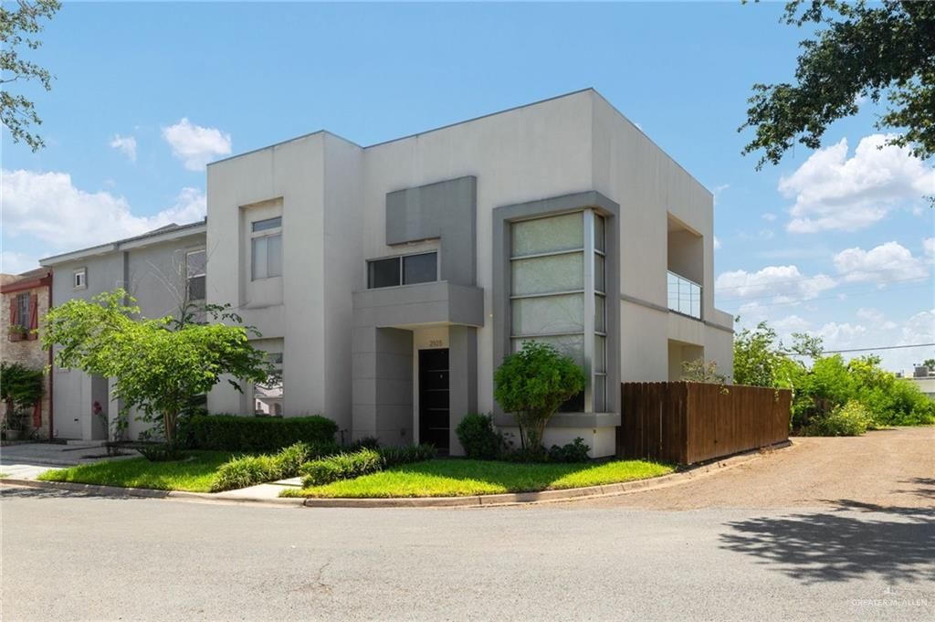 2105 S 6th Street, Mcallen, TX 78501